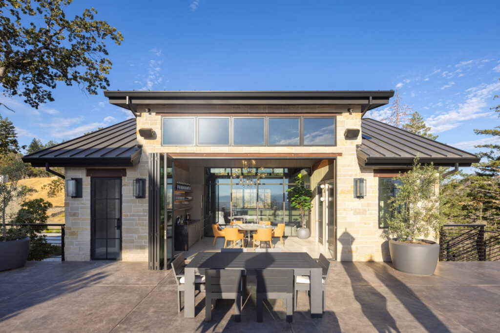 FlyingLadyWinery tasting room straight on shot